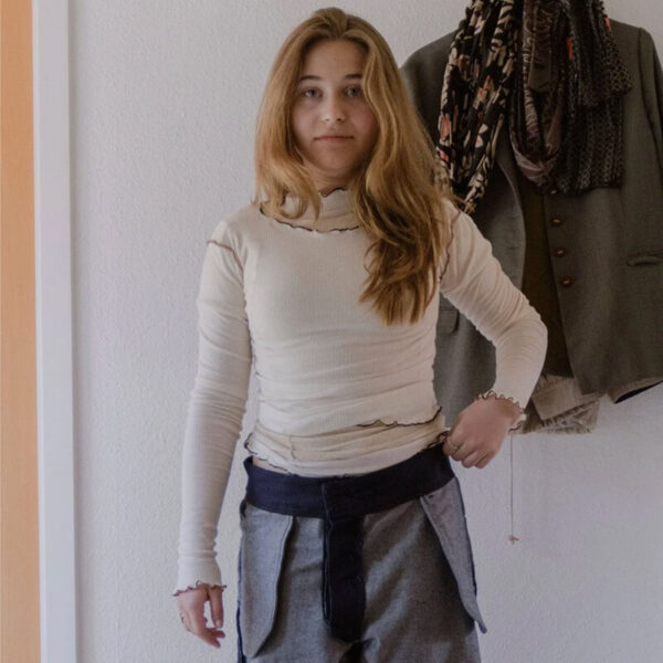 BASERANGE vein ls off white 1